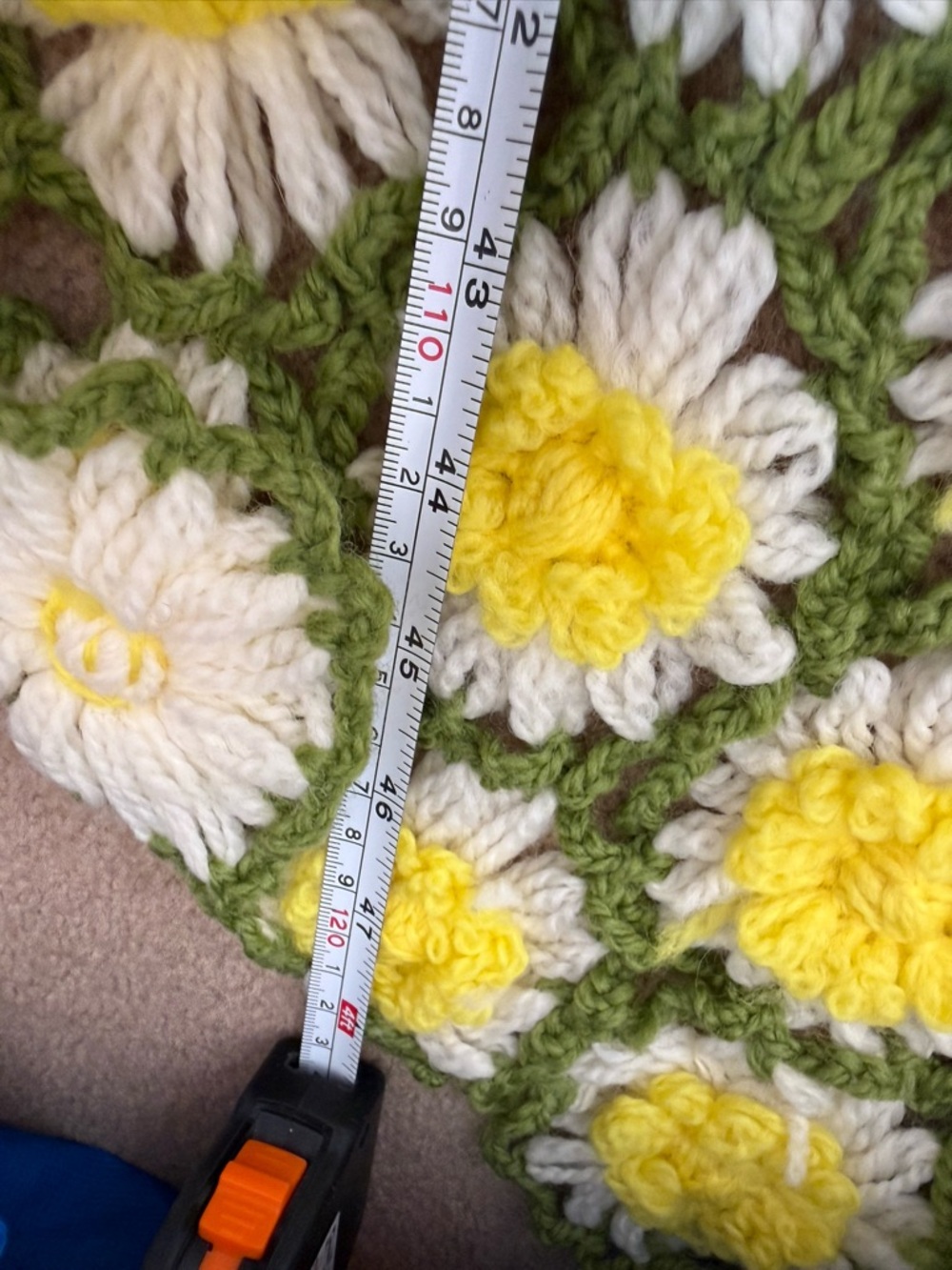 Vintage Handmade Yellow white Daisies Avocado Green Crocheted Throw Blanket - Picture 13 of 17